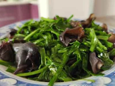 ニラとキクラゲの炒め物のレシピ