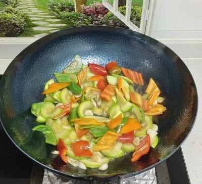ズッキーニと3種類のピーマンの炒め物の作り方：7