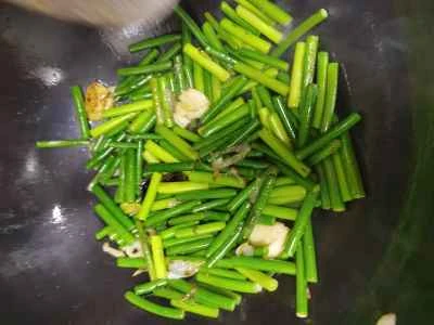 ニンニクの芽入り細切り豚肉の作り方：6