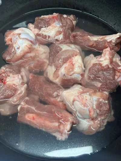 刻んだチリポークリブを作る手順：1