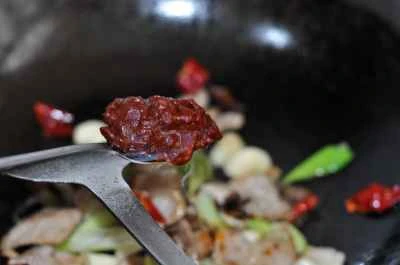 フラットブレッド入り魚の頭のシチュー：5ステップ