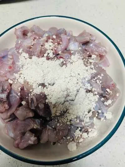 ピクルスにしたウシガエルの唐辛子漬けの作り方：4