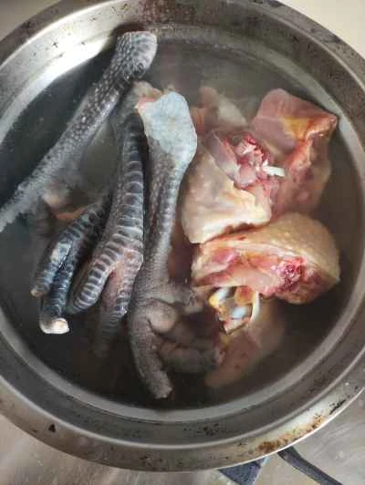 ナマコ入り鶏肉の煮込みの作り方：1