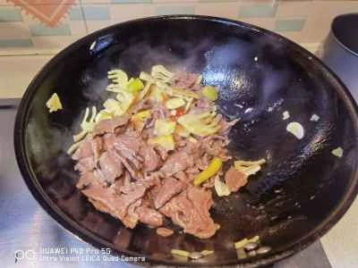 牛肉とたけのこの漬物炒めの作り方：6