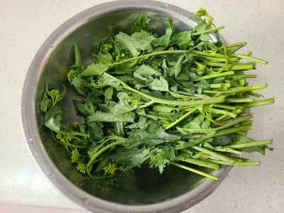 菜種とハムの炒め物の作り方：1