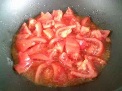 トマトとオイルの三角形を作る手順：5