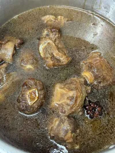 牛テールの煮込みとキャベツのピクルスの作り方：7