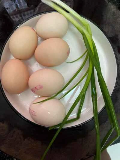 トマトソースのポーチドエッグの作り方：1