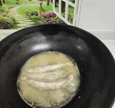 カリカリに揚げたカペリンを作る手順：4