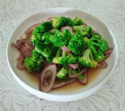 ブロッコリーと玉ねぎの炒め物の作り方:3