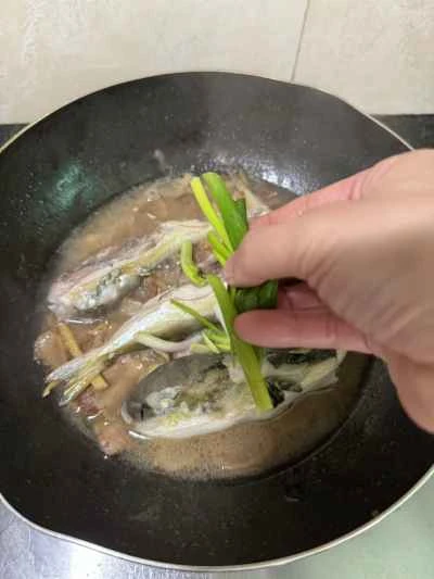 塩漬け大根を使ったフグの煮込みの作り方：11