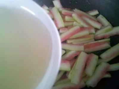 スイカの皮とアサリの炒め物の作り方：9