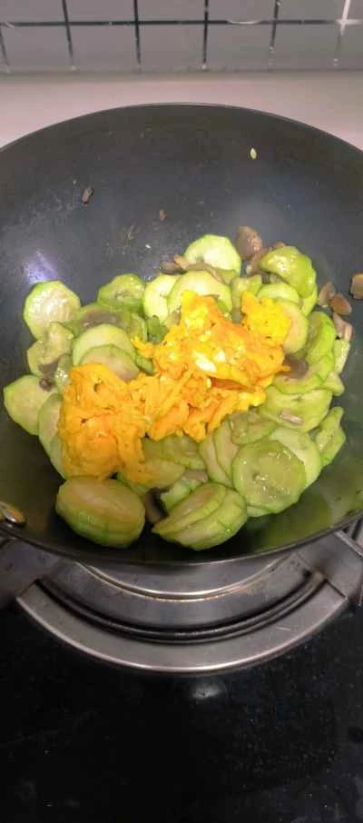 きのこ、ヘチマ、卵の炒め物の作り方:5