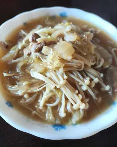 白菜、エノキ茸、豚肉の煮込みのレシピ