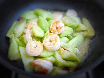 エビとヘチマの炒め物の作り方：9