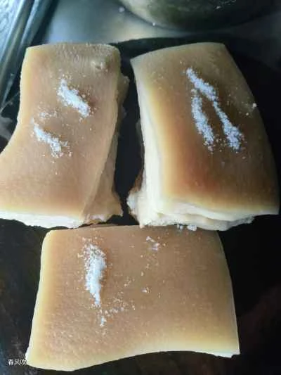 塩漬けカラシナとタロイモを使った豚バラ肉の煮込みの作り方：5