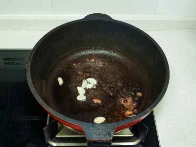 ニンニクの芽と豚肉の炒め物の作り方：5