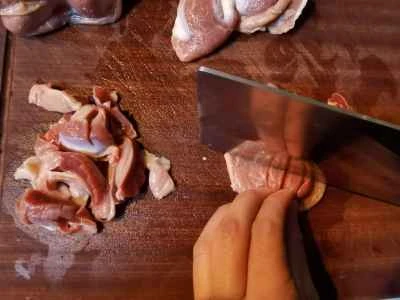 鶏砂肝とピリ辛酢ピーマン炒めの作り方：2