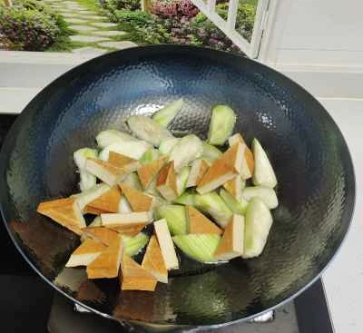 乾燥豆腐とヘチマの炒め物の作り方:4