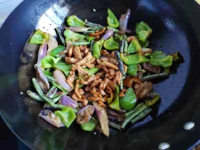 ナス、ピーマン、豚肉の炒め物の作り方：9