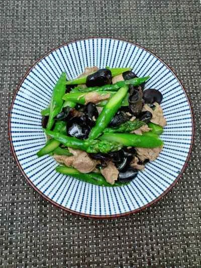 アスパラガス、キクラゲ、豚肉の炒め物のレシピ
