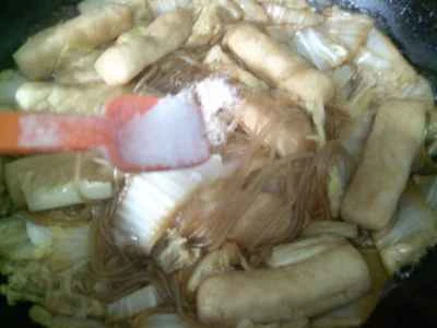 豆腐の細切り、キャベツの芯、サツマイモの麺の煮込みの作り方：12