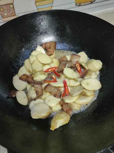 塩漬け豚肉とタロイモの炒め物の作り方：8