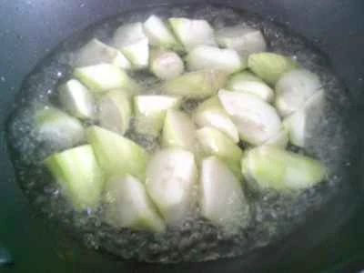 ラムテールたけのことじゃがいもを一晩煮て花が咲くまで煮る手順：13