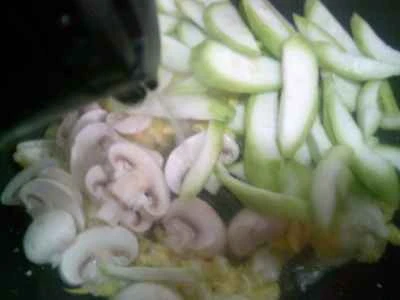 きのこと卵の煮込みヘチマの作り方：6