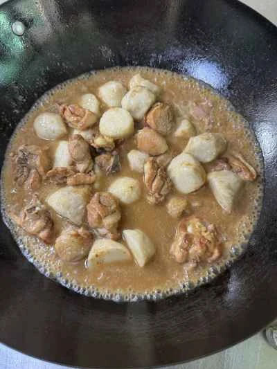 タロイモ入り鶏肉の煮込みの作り方：12