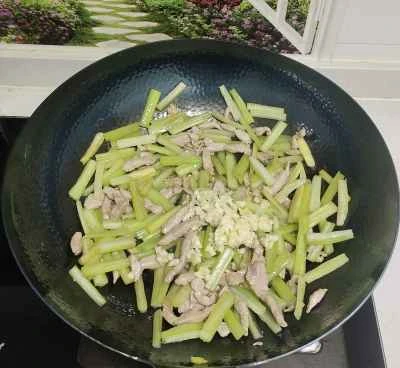 細切り豚肉とセロリの炒め物の作り方：6