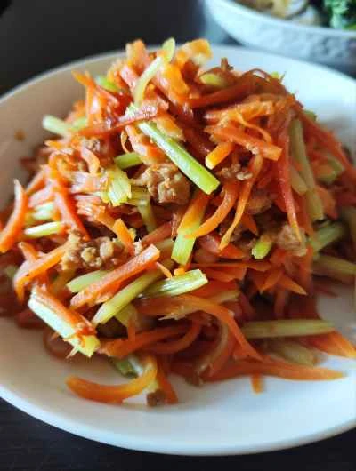 セロリ、ニンジン、ひき肉の炒め物の作り方：8