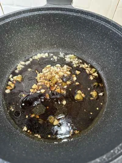 ニンニク風味の黒鯛の切り身の作り方：3