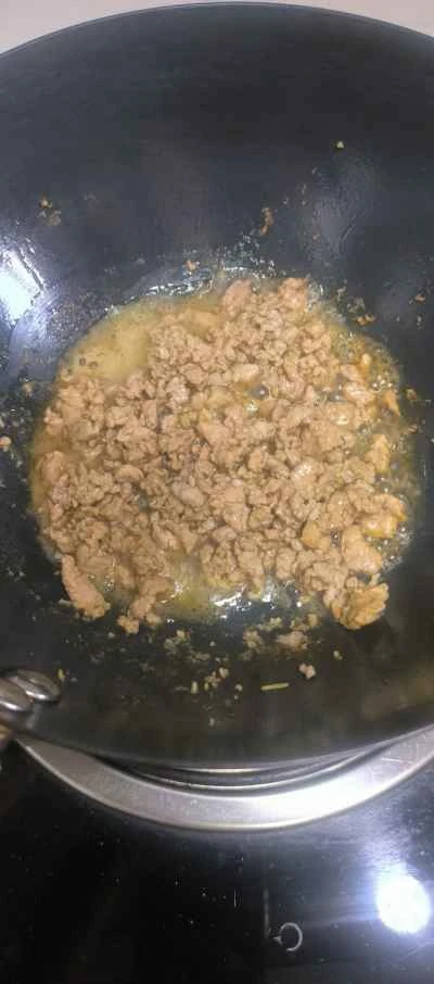 ひき肉、ジャガイモ、インゲンの炒め物の作り方：2