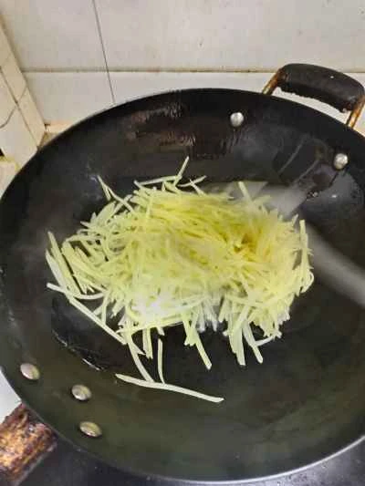 千切りジャガイモ炒めの作り方：3