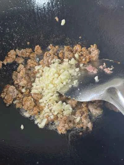 刻んだ唐辛子、ひき肉、卵を作る手順：8