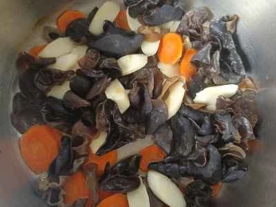 キクラゲとヤムイモの炒め物の作り方：8