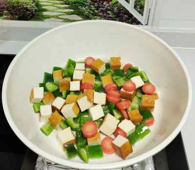 ピーマン、ニンジン、角切り豆腐の炒め物の作り方：3