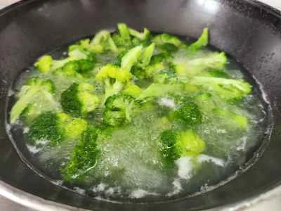 ブロッコリーとエビのサラダの作り方：5