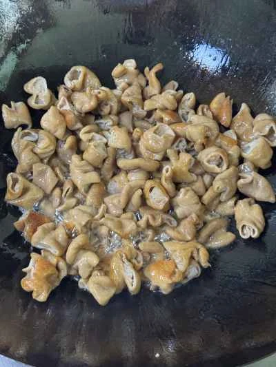 乾鍋で煮込んだ豚腸の作り方：6