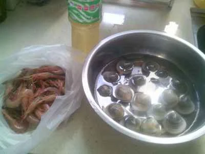 ピクルスにしたマスタードグリーンのソースで蒸した2つの珍味：ステップ1