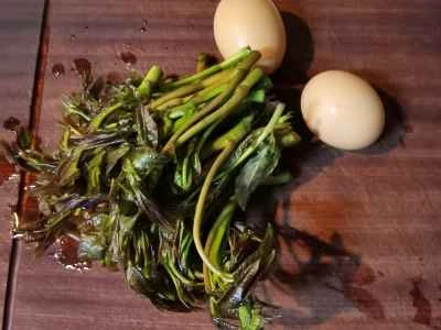 トゥーンリーフ入り卵炒めの作り方：1