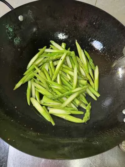 牛肉とアスパラガスの炒め物の作り方：8