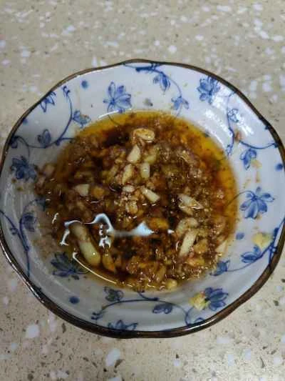 サテソースで豆腐皮と牛肉の蒸し煮を作る手順：4