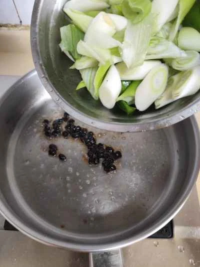 ネギと黒豆の炒め物の作り方:4