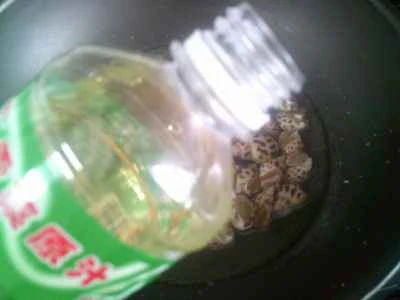 ピクルスにしたカラシナのソースを添えた茹でツブ貝の作り方:4