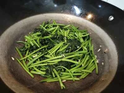 ニンニクとサツマイモの葉の炒め物の作り方:6