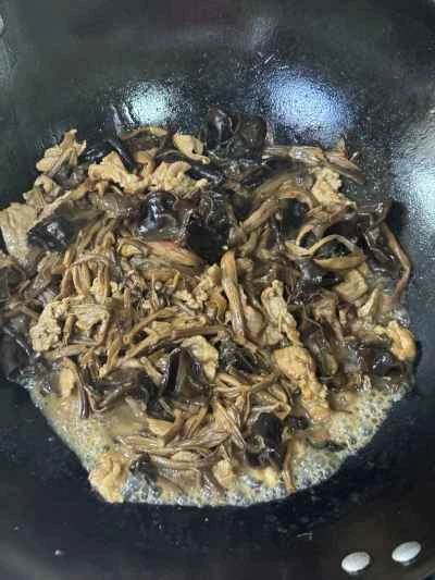 カンゾウ、キクラゲ、豚肉の炒め物の作り方：10