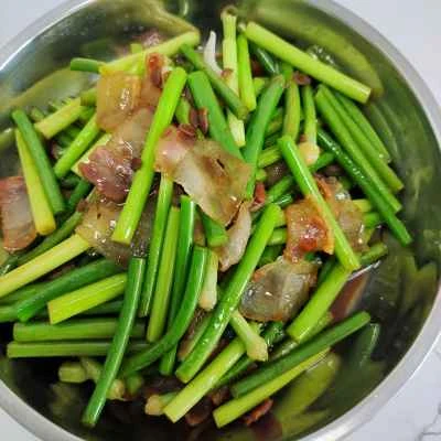 広東風豚肉とニンニクの芽の炒め物のレシピ