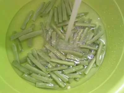 からし菜とインゲンの炒め物の作り方：2